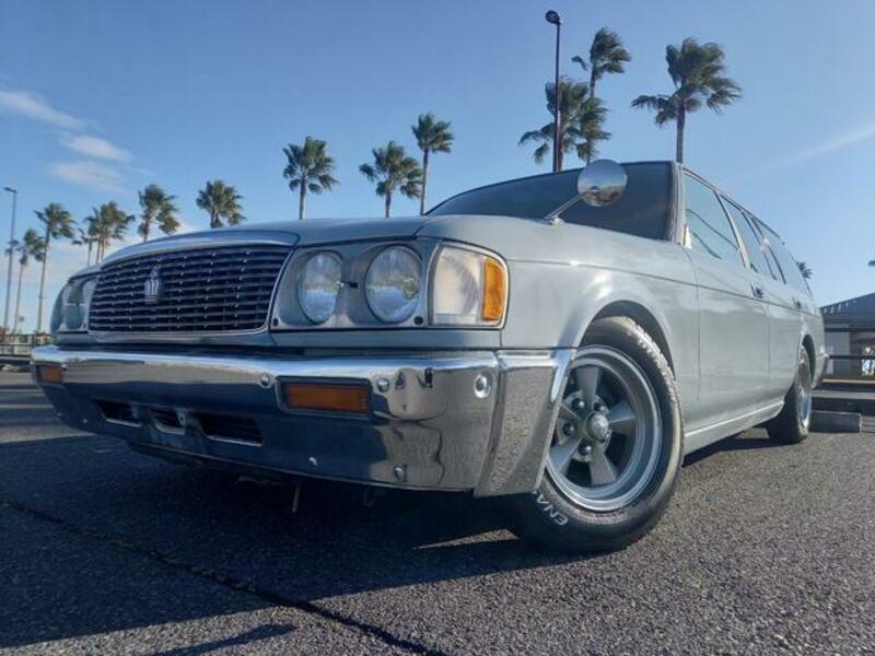 CROWN VAN