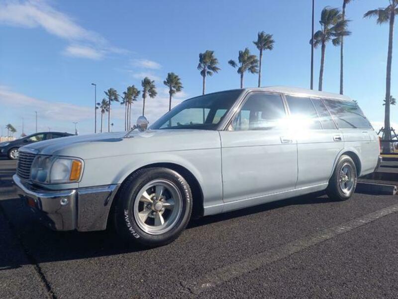CROWN VAN