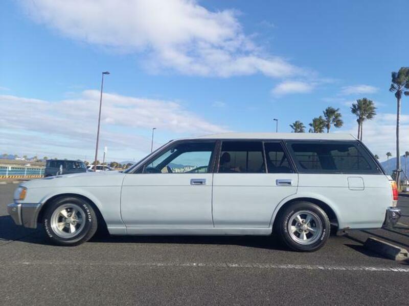 CROWN VAN