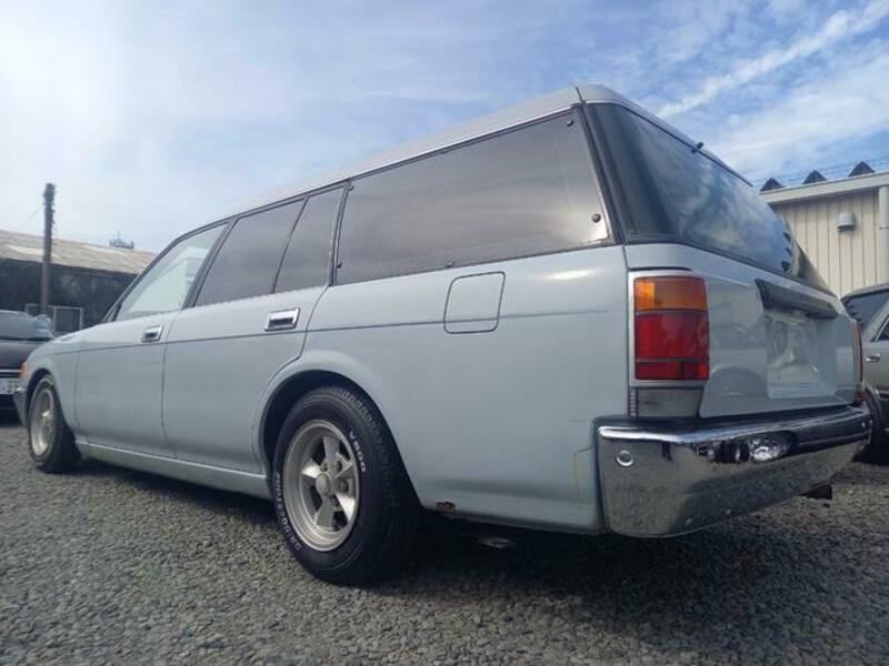 CROWN VAN