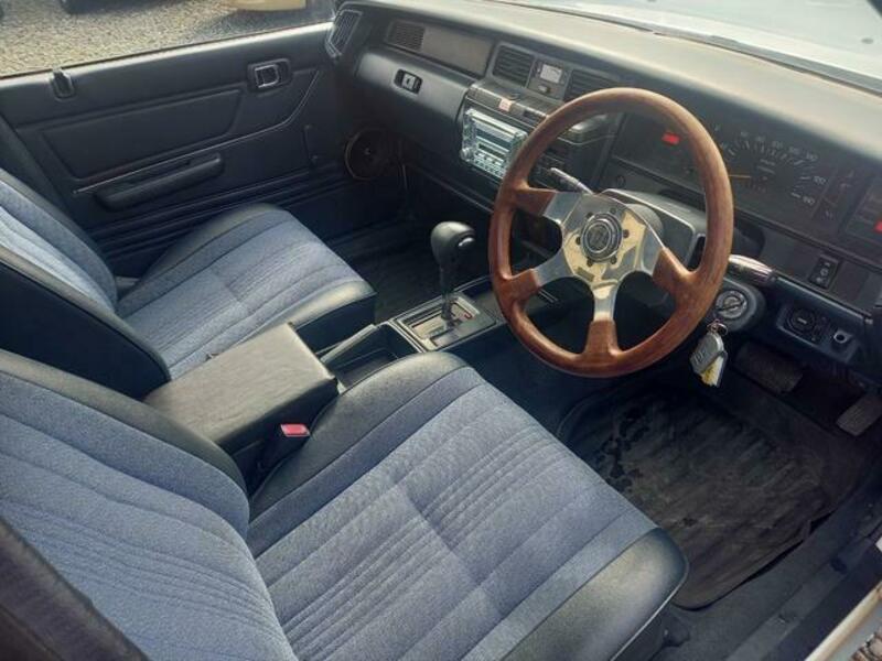CROWN VAN