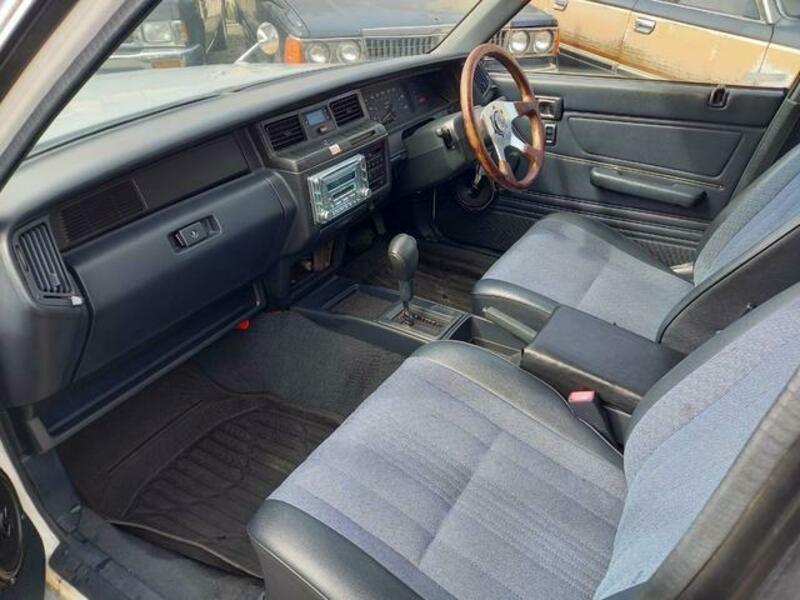 CROWN VAN