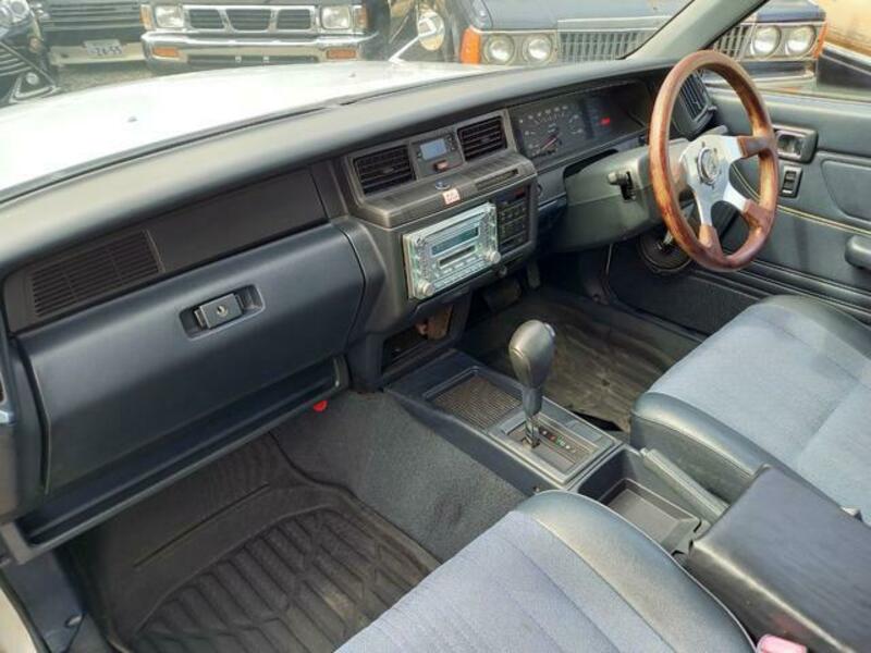 CROWN VAN