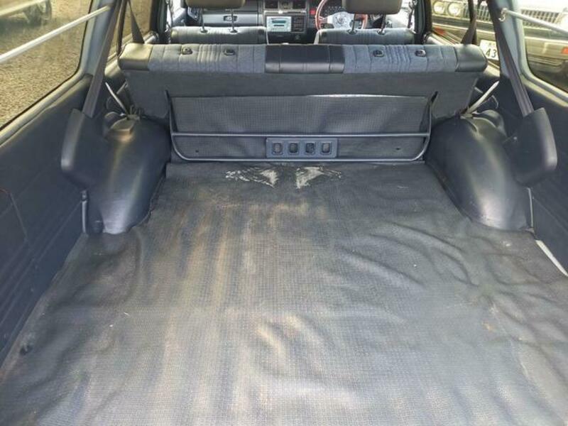 CROWN VAN
