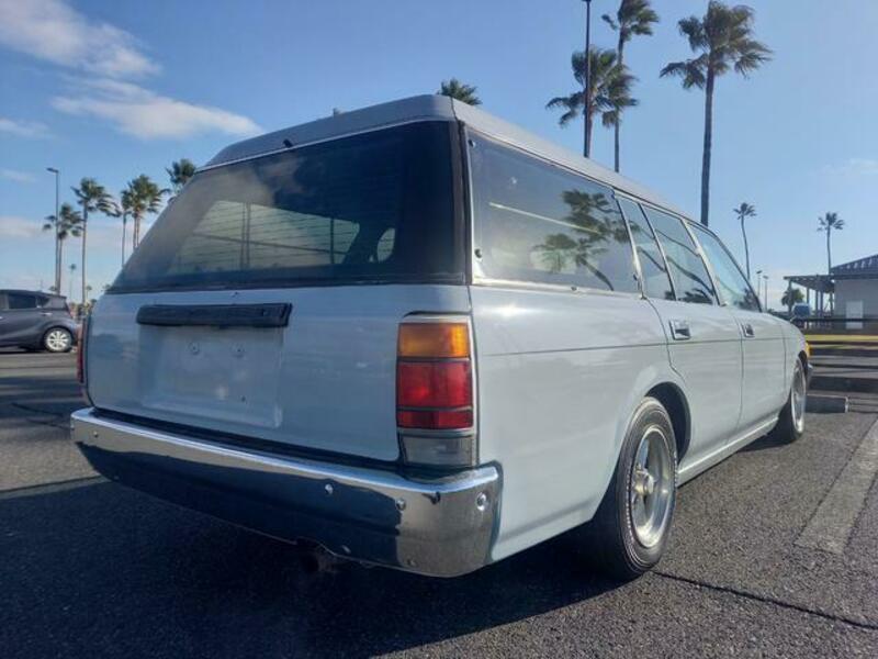 CROWN VAN
