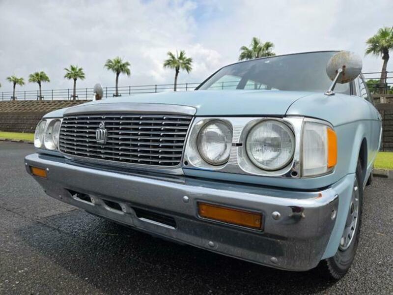 CROWN VAN