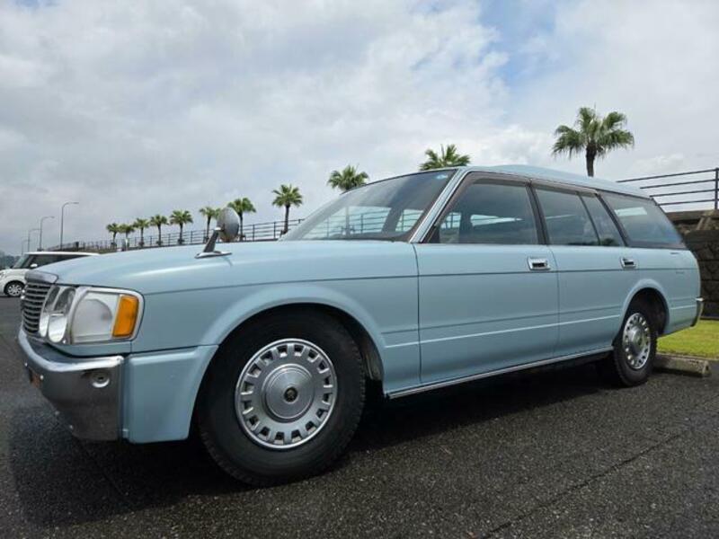 CROWN VAN