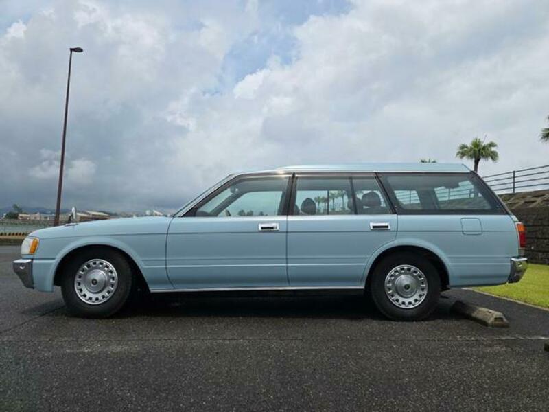 CROWN VAN