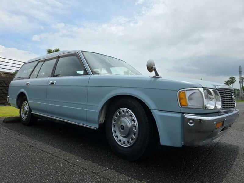 CROWN VAN