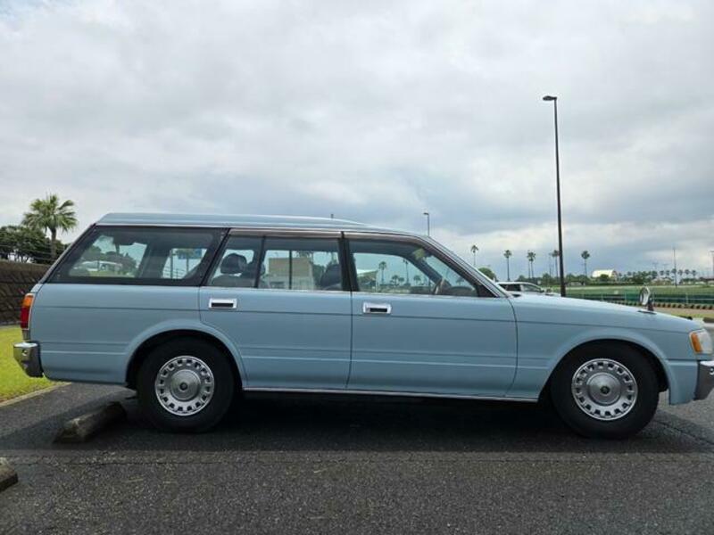 CROWN VAN