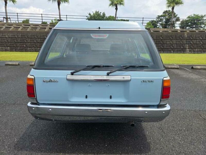 CROWN VAN
