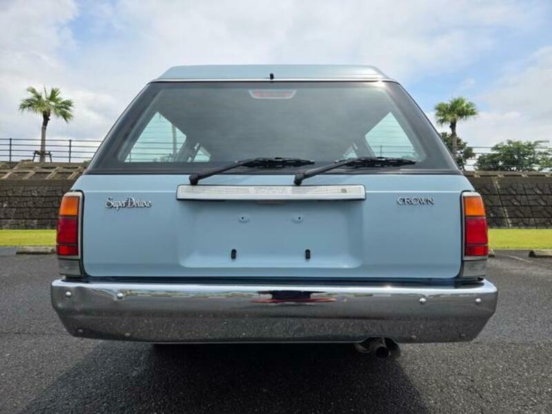 CROWN VAN