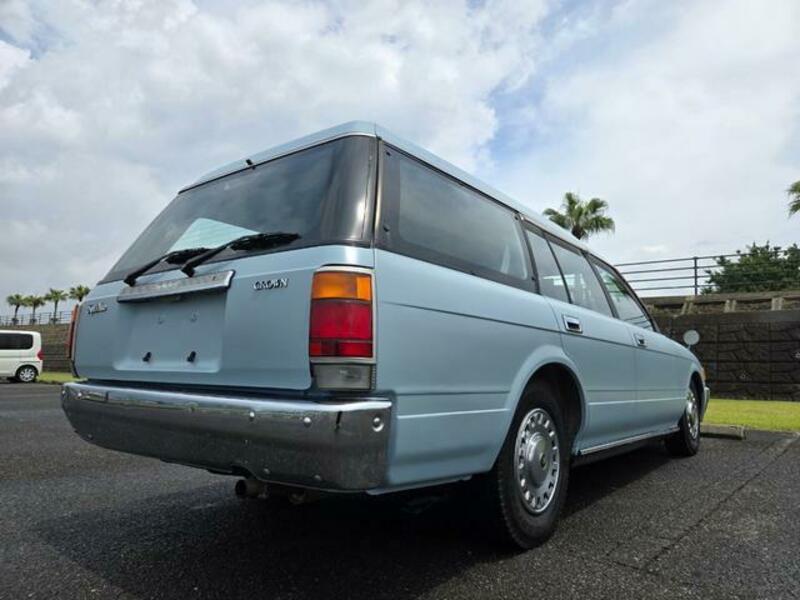CROWN VAN