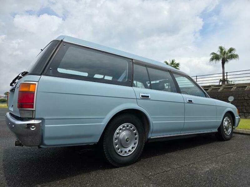 CROWN VAN