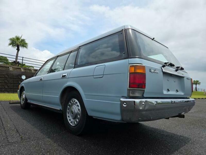 CROWN VAN