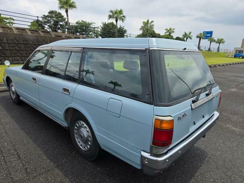 CROWN VAN