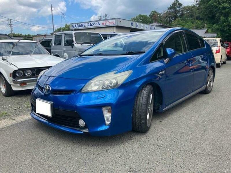 TOYOTA PRIUS