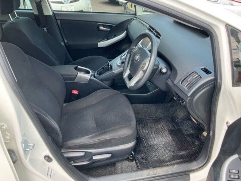 PRIUS PHV