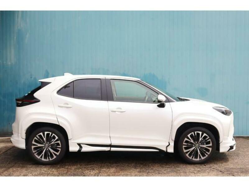 YARIS CROSS