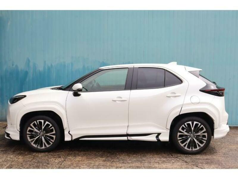 YARIS CROSS