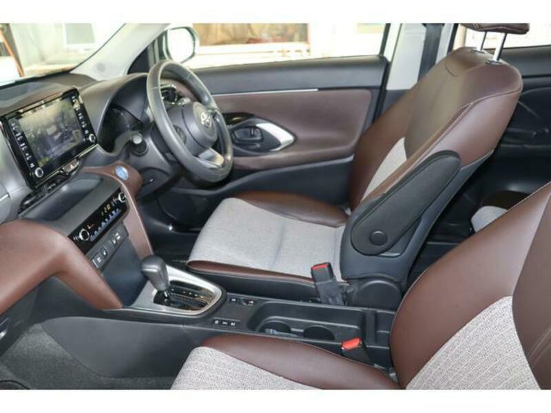 YARIS CROSS