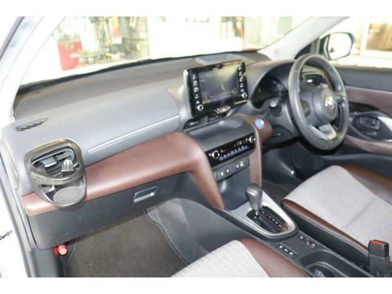 YARIS CROSS