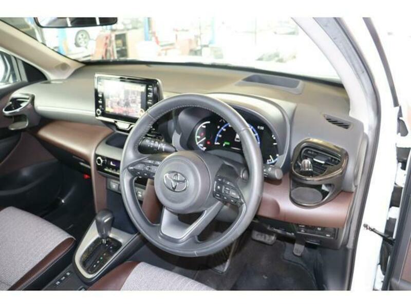 YARIS CROSS