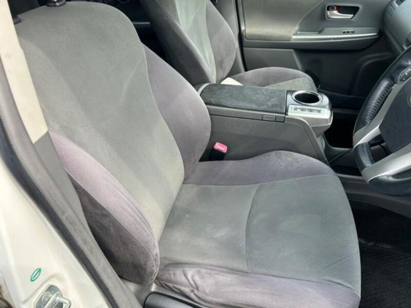 PRIUS ALPHA