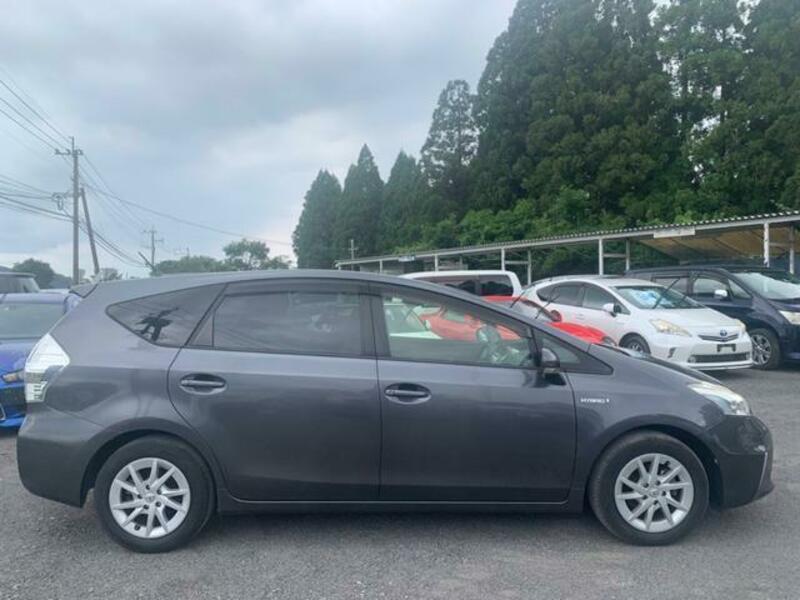 PRIUS ALPHA