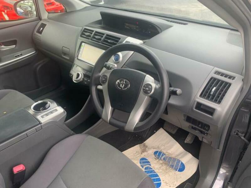 PRIUS ALPHA