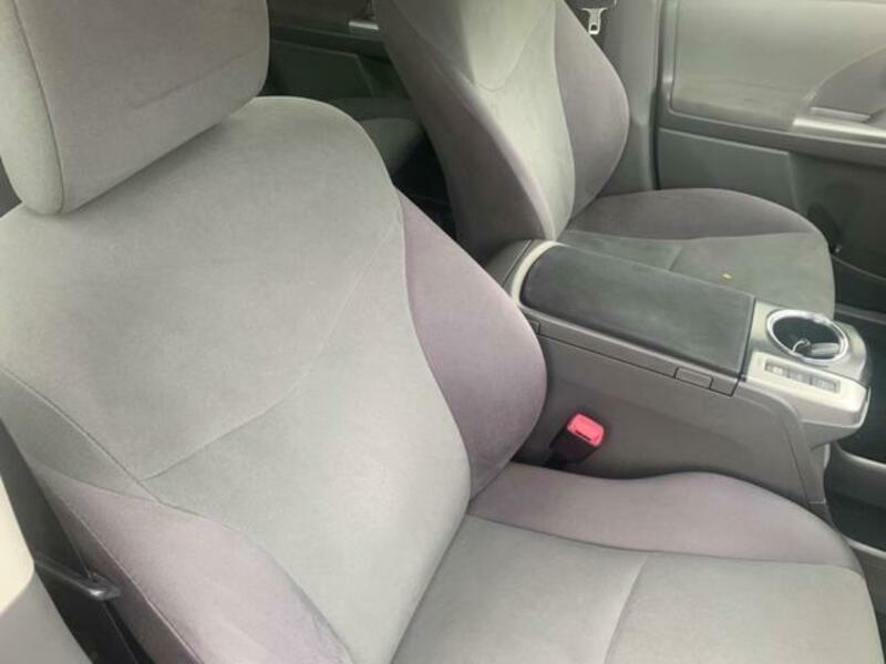 PRIUS ALPHA