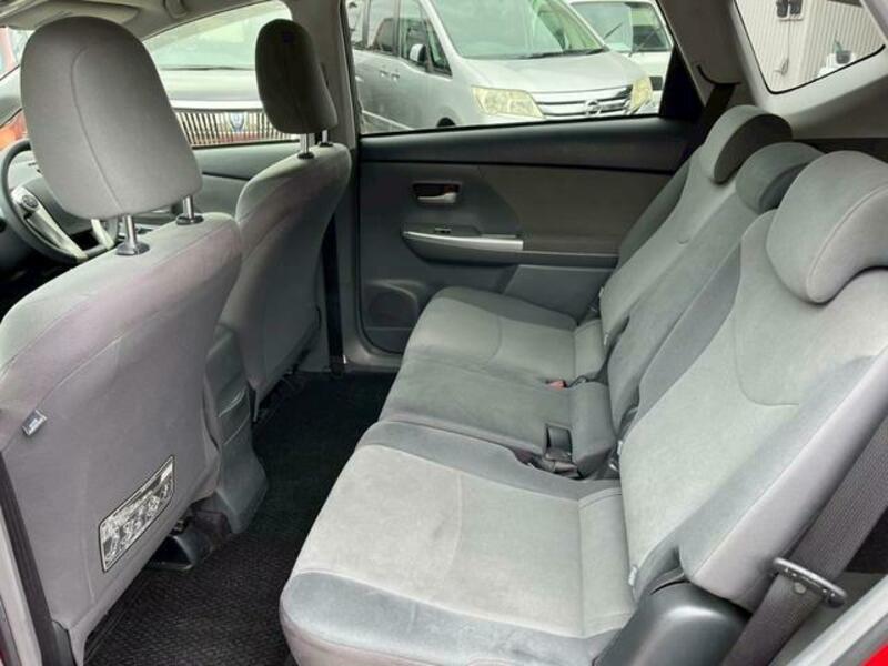 PRIUS ALPHA