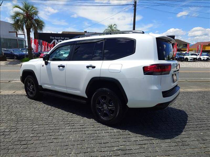 LAND CRUISER