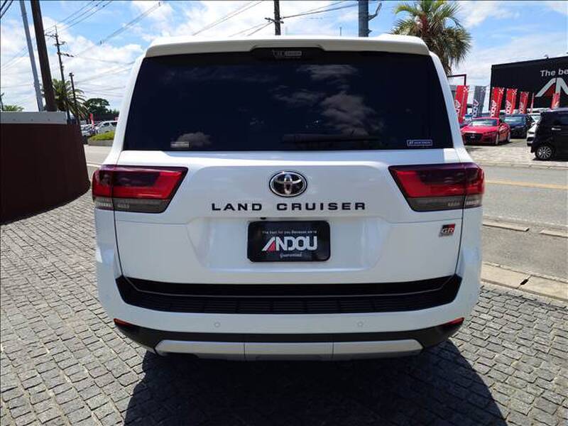 LAND CRUISER