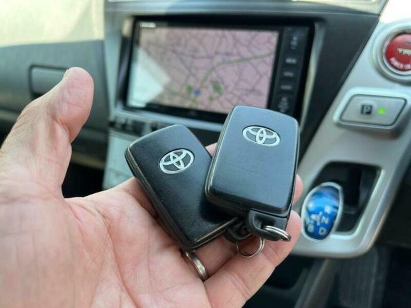 PRIUS ALPHA