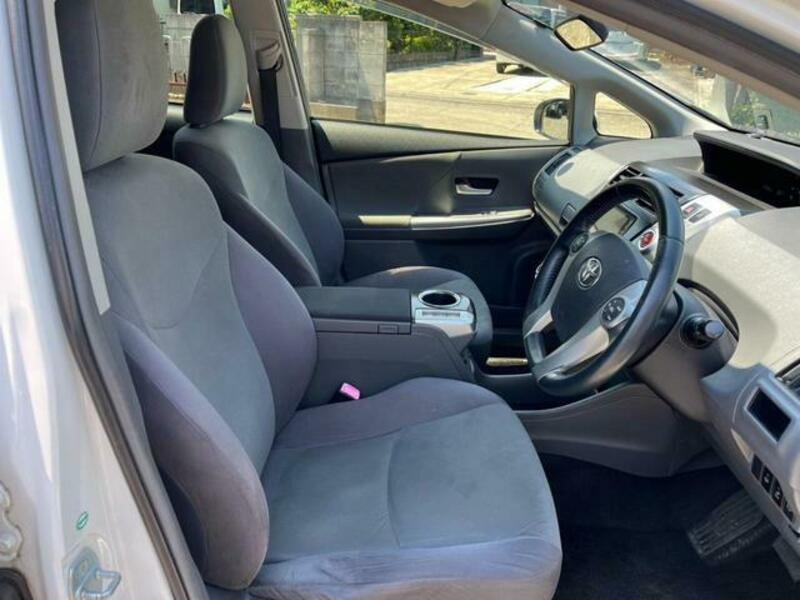 PRIUS ALPHA