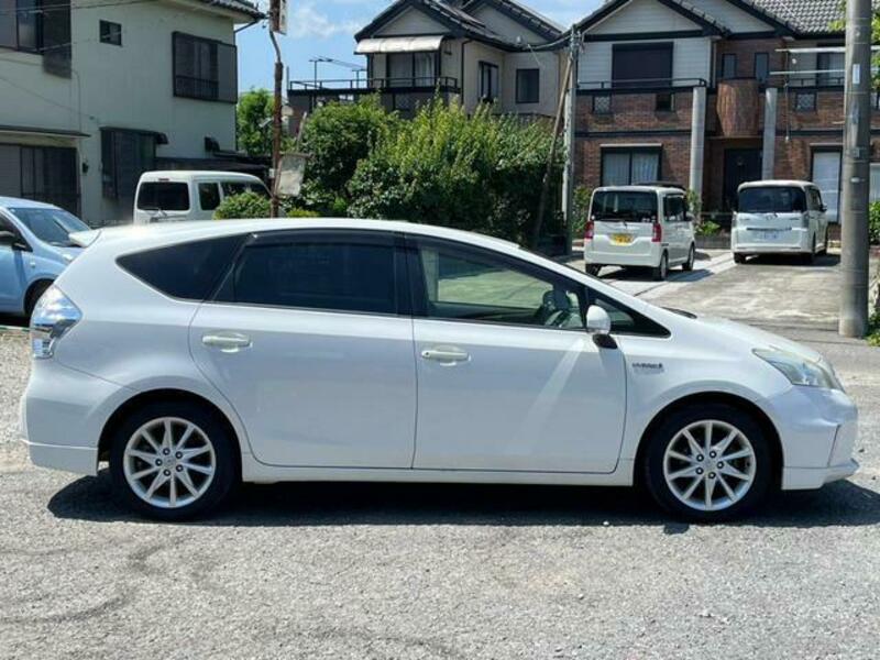 PRIUS ALPHA