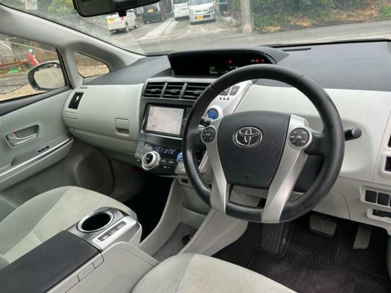 PRIUS ALPHA