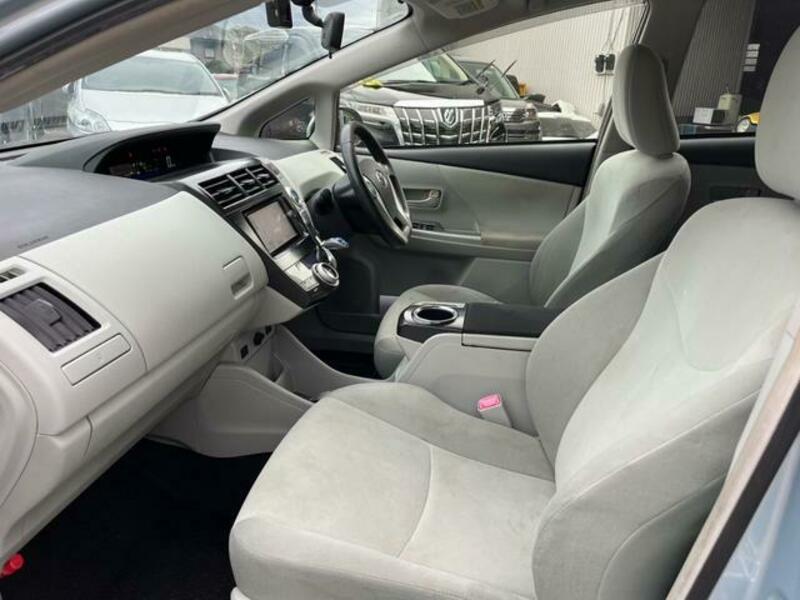 PRIUS ALPHA