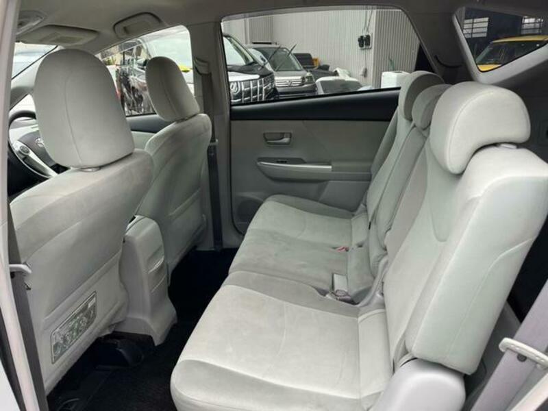 PRIUS ALPHA