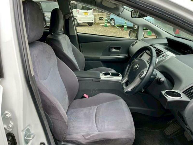 PRIUS ALPHA