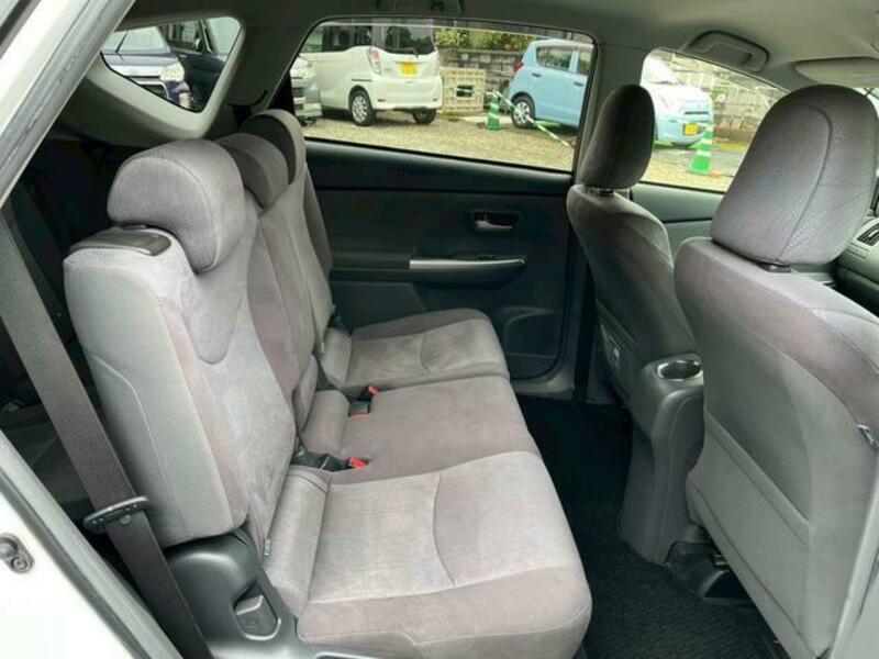 PRIUS ALPHA