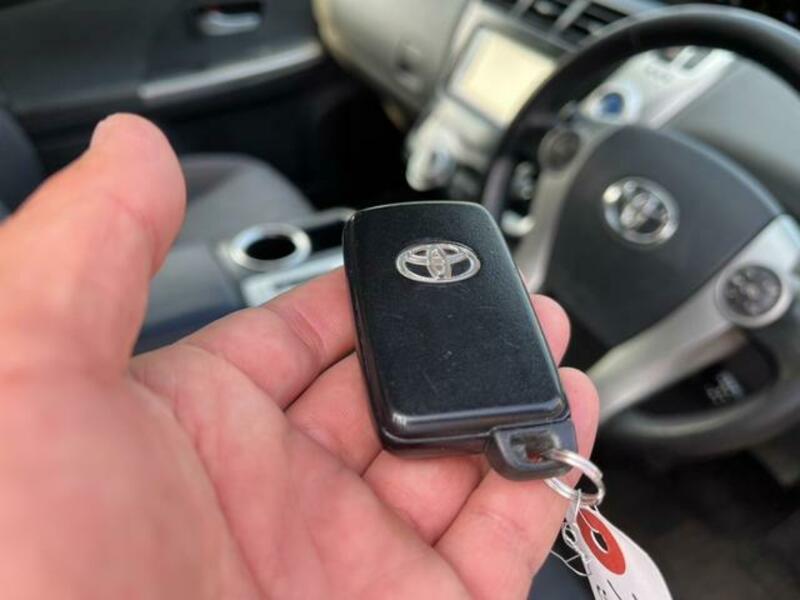 PRIUS ALPHA