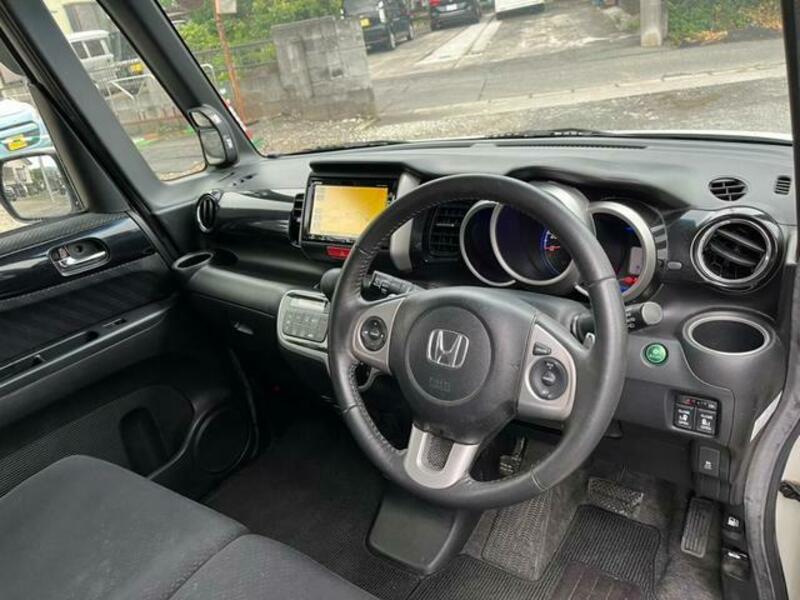 N BOX CUSTOM