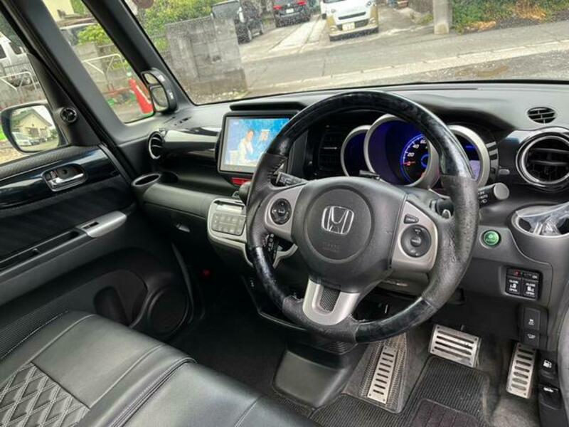 N BOX CUSTOM