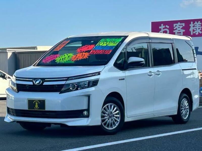 TOYOTA VOXY
