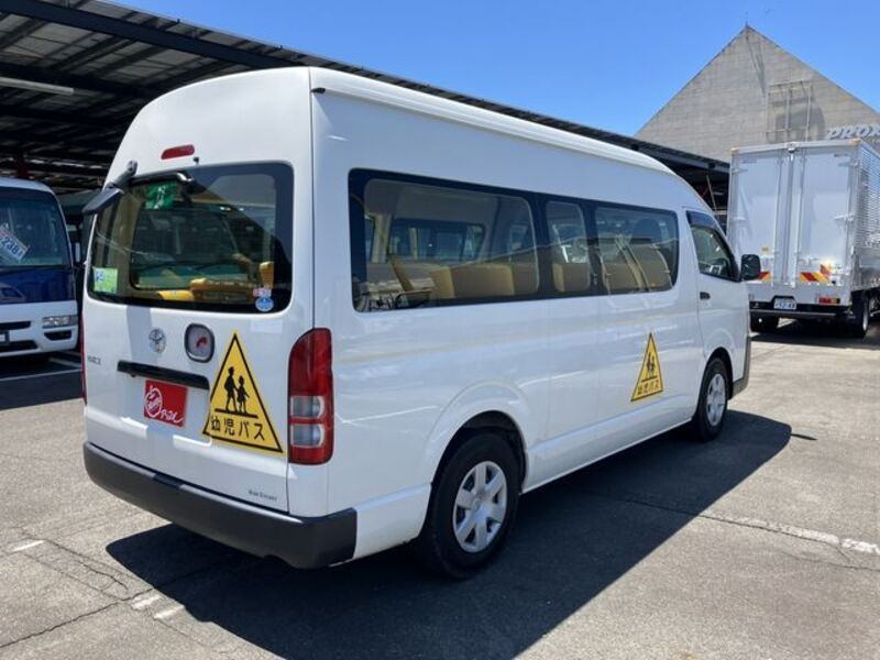 HIACE COMMUTER