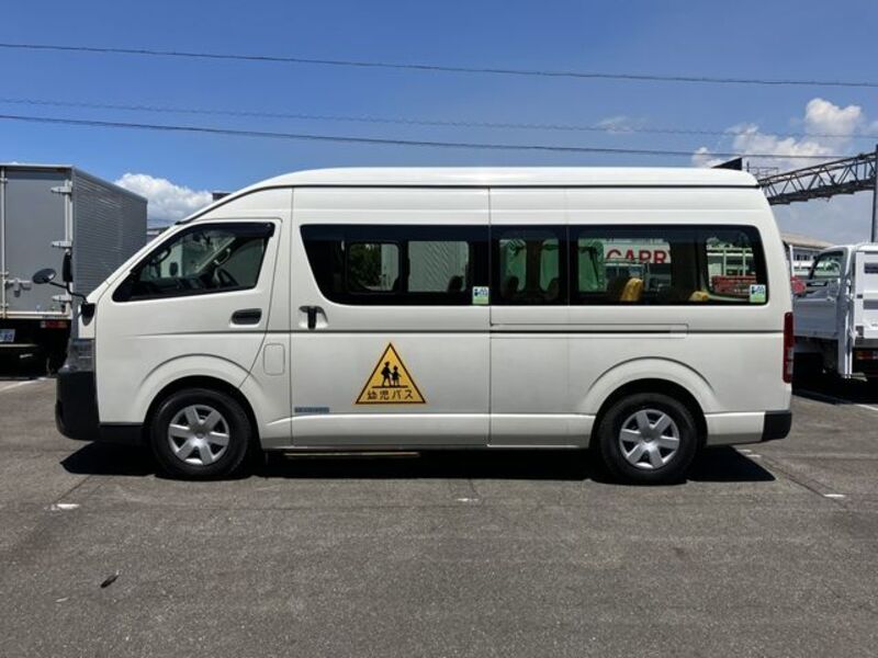 HIACE COMMUTER