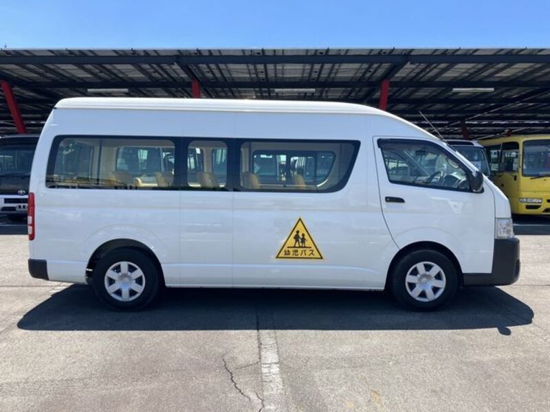 HIACE COMMUTER