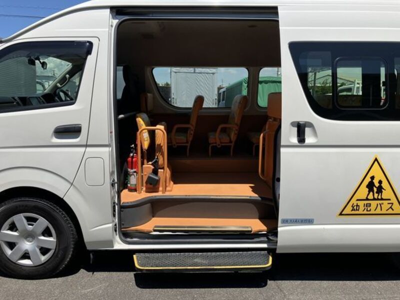 HIACE COMMUTER